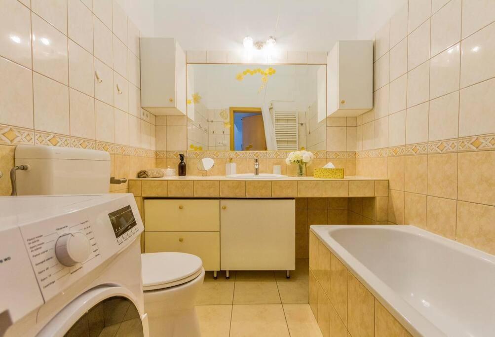 Trendy 2 Room Flat, Next To Corvin Mall Free Huge Garage! Ac,Dishwasher,Washmachine, Smart Tv Budapešť Exteriér fotografie