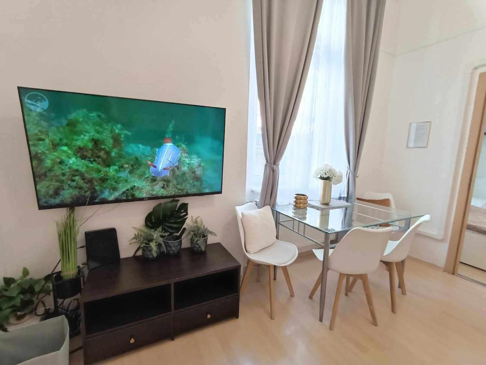 Trendy 2 Room Flat, Next To Corvin Mall Free Huge Garage! Ac,Dishwasher,Washmachine, Smart Tv Budapešť Exteriér fotografie